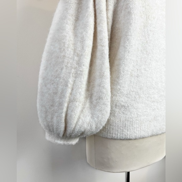LUSH Cream Balloon Sleeve Sweater Women’s Small soft puff shoulder Crewneck - Picture 12 of 13